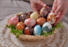 Mermerna jaja – dve tehnike farbanja jaja Mermerna jaja – dve tehnike farbanja jaja