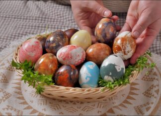 Mermerna jaja – dve tehnike farbanja jaja Mermerna jaja – dve tehnike farbanja jaja