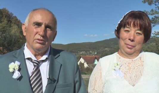 Milovan se prvi put oženio sa 53 godine, a mlada je imala samo 18 leta: Od tada promenio još 3 supruge, a priče o njima su neverovatne Milovan se prvi put oženio sa 53 godine, a mlada je imala samo 18 leta: Od tada promenio još 3 supruge, a priče o njima su neverovatne