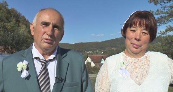 Milovan se prvi put oženio sa 53 godine, a mlada je imala samo 18 leta: Od tada promenio još 3 supruge, a priče o njima su neverovatne Milovan se prvi put oženio sa 53 godine, a mlada je imala samo 18 leta: Od tada promenio još 3 supruge, a priče o njima su neverovatne