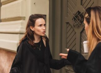 Moja ćerka se udala za mog bivšeg muža: A na dan njihovog venčanja, sin je održao zdravicu i otkrio jezivu istinu o mladoženji Moja ćerka se udala za mog bivšeg muža: A na dan njihovog venčanja, sin je održao zdravicu i otkrio jezivu istinu o mladoženji