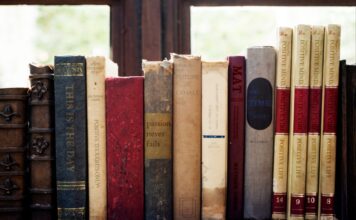 Može li popularni brend Coach da vrati književnost u fokus generacije Z? Može li popularni brend Coach da vrati književnost u fokus generacije Z?