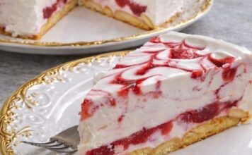 MRAMORNA TORTA OD JAGODA: Izgleda fantastično, a ukus obara s nogu! MRAMORNA TORTA OD JAGODA: Izgleda fantastično, a ukus obara s nogu!