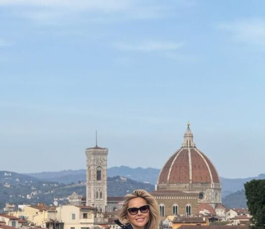 Najbogatija pevačica na Balkanu živi u tolikom luksuzu da ni ne zna šta je pegla: Kućni poslovi joj se gade, a sve je u životu postigla sama Najbogatija pevačica na Balkanu živi u tolikom luksuzu da ni ne zna šta je pegla: Kućni poslovi joj se gade, a sve je u životu postigla sama