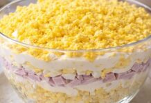 NAJBOLJA MIMOZA SALATA ikad – pravi se lako, a ukus savršen! NAJBOLJA MIMOZA SALATA ikad – pravi se lako, a ukus savršen!