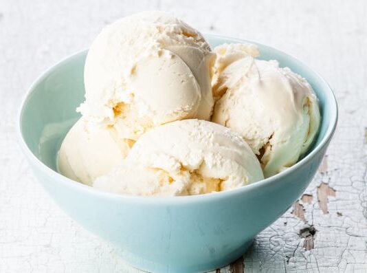 Najpoznatiji 100-godišnjak na svetu svaki dan pred spavanje jede ovaj desert: “Rešio sam se “cirke” i cigareta, al ovo ne dam” Najpoznatiji 100-godišnjak na svetu svaki dan pred spavanje jede ovaj desert: "Rešio sam se "cirke" i cigareta, al ovo ne dam"