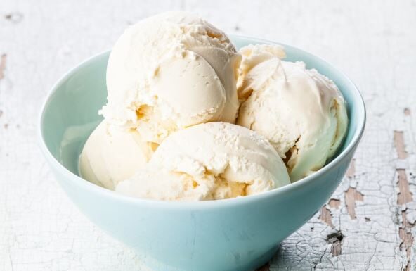 Najpoznatiji 100-godišnjak na svetu svaki dan pred spavanje jede ovaj desert: “Rešio sam se “cirke” i cigareta, al ovo ne dam” Najpoznatiji 100-godišnjak na svetu svaki dan pred spavanje jede ovaj desert: "Rešio sam se "cirke" i cigareta, al ovo ne dam"