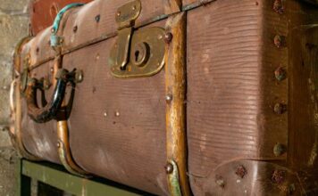 Nakon babine smrti nasledila sam stari kofer, a moja tetka Tamara stan u centru grada: Ožalila sam je tek kad sam videla šta se nalazi unutra Nakon babine smrti nasledila sam stari kofer, a moja tetka Tamara stan u centru grada: Ožalila sam je tek kad sam videla šta se nalazi unutra