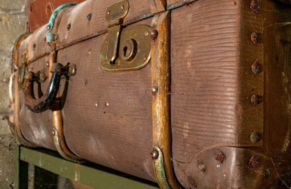 Nakon babine smrti nasledila sam stari kofer, a moja tetka Tamara stan u centru grada: Ožalila sam je tek kad sam videla šta se nalazi unutra Nakon babine smrti nasledila sam stari kofer, a moja tetka Tamara stan u centru grada: Ožalila sam je tek kad sam videla šta se nalazi unutra