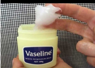 NAMAZALA JE UHO VAZELINOM I SAČEKALA PAR MINUTA Kad vidite rezultat, iste minute ćete uraditi isto NAMAZALA JE UHO VAZELINOM I SAČEKALA PAR MINUTA Kad vidite rezultat, iste minute ćete uraditi isto