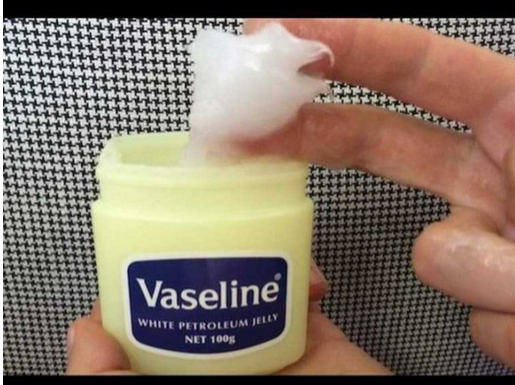 NAMAZALA JE UHO VAZELINOM I SAČEKALA PAR MINUTA Kad vidite rezultat, iste minute ćete uraditi isto NAMAZALA JE UHO VAZELINOM I SAČEKALA PAR MINUTA Kad vidite rezultat, iste minute ćete uraditi isto