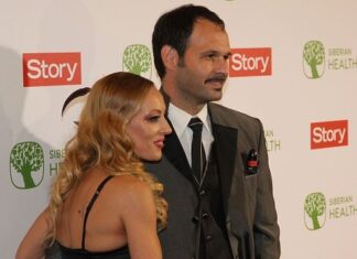 Naš glumac smuvao 18 godina mlađu i tri meseca bili u tajnoj vezi: Supruga saznala preko medija, nije slutio da će na taj način da mu vrati Naš glumac smuvao 18 godina mlađu i tri meseca bili u tajnoj vezi: Supruga saznala preko medija, nije slutio da će na taj način da mu vrati