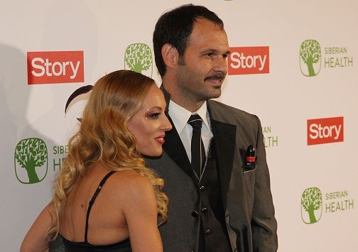 Naš glumac smuvao 18 godina mlađu i tri meseca bili u tajnoj vezi: Supruga saznala preko medija, nije slutio da će na taj način da mu vrati Naš glumac smuvao 18 godina mlađu i tri meseca bili u tajnoj vezi: Supruga saznala preko medija, nije slutio da će na taj način da mu vrati