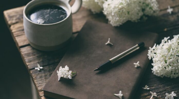 Navika od 10 minuta koja menja mindset: Zašto je pisanje dnevnika postao wellness ritual uspešnih žena Navika od 10 minuta koja menja mindset: Zašto je pisanje dnevnika postao wellness ritual uspešnih žena