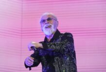 Nikad nećete pročitati da moj sin vozi “lambordžinija”: Dino Merlin ne zna šta će sa parama, a decu skromno vaspitao, mnogi se začude kad čuju čime se bave Nikad nećete pročitati da moj sin vozi “lambordžinija”: Dino Merlin ne zna šta će sa parama, a decu skromno vaspitao, mnogi se začude kad čuju čime se bave