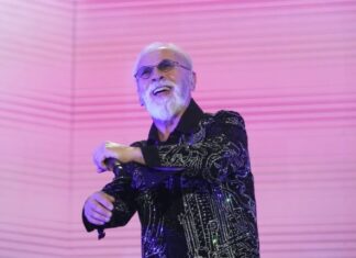 Nikad nećete pročitati da moj sin vozi “lambordžinija”: Dino Merlin ne zna šta će sa parama, a decu skromno vaspitao, mnogi se začude kad čuju čime se bave Nikad nećete pročitati da moj sin vozi “lambordžinija”: Dino Merlin ne zna šta će sa parama, a decu skromno vaspitao, mnogi se začude kad čuju čime se bave