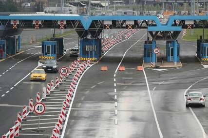 NOVA PRAVILA NA GRANICAMA: Od 10. aprila putnike čekaju važne promjene – evo šta trebate znati NOVA PRAVILA NA GRANICAMA: Od 10. aprila putnike čekaju važne promjene – evo šta trebate znati