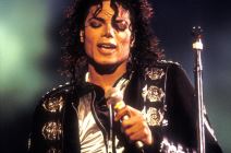 “Ona tačno zna šta je Majkl Džekson uradio”: Paris Džekson se zbližila za navodnim žrtvama svog oca, svi bruje da počinje da veruje u optužbe "Ona tačno zna šta je Majkl Džekson uradio": Paris Džekson se zbližila za navodnim žrtvama svog oca, svi bruje da počinje da veruje u optužbe