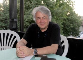 Oženio Nedu Arnerić, Tanji Bošković napravio decu, a Mis sveta ostavio zbog njene rođake: U 79. ljubi fatalnu ženu s burnom prošlošću koja ostavlja bez daha Oženio Nedu Arnerić, Tanji Bošković napravio decu, a Mis sveta ostavio zbog njene rođake: U 79. ljubi fatalnu ženu s burnom prošlošću koja ostavlja bez daha