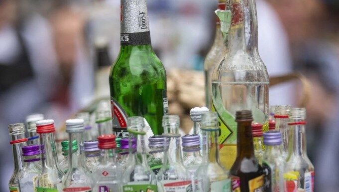 Piće koje najviše uništava jetru: Nije ni pivo ni vino, već ono koje svi potcenjuju Piće koje najviše uništava jetru: Nije ni pivo ni vino, već ono koje svi potcenjuju