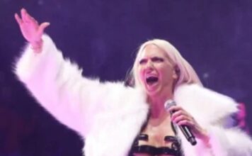 PJEVA NA R0MSK0J SVADBl: Karleuša zagrmela Sinana: Da nema snimka ne bismo verovali! PJEVA NA R0MSK0J SVADBl: Karleuša zagrmela Sinana: Da nema snimka ne bismo verovali!