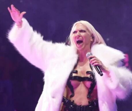 PJEVA NA R0MSK0J SVADBl: Karleuša zagrmela Sinana: Da nema snimka ne bismo verovali! PJEVA NA R0MSK0J SVADBl: Karleuša zagrmela Sinana: Da nema snimka ne bismo verovali!