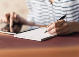 Posle dedine smrti, moja braća i sestre su dobili kuću, novac i auto: A ja staru kutiju za ručak koju je nosio na posao – kad sam je otvorila srce mi je stalo Posle dedine smrti, moja braća i sestre su dobili kuću, novac i auto: A ja staru kutiju za ručak koju je nosio na posao - kad sam je otvorila srce mi je stalo