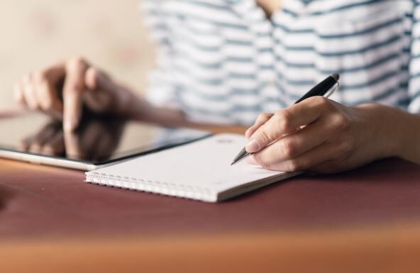 Posle dedine smrti, moja braća i sestre su dobili kuću, novac i auto: A ja staru kutiju za ručak koju je nosio na posao – kad sam je otvorila srce mi je stalo Posle dedine smrti, moja braća i sestre su dobili kuću, novac i auto: A ja staru kutiju za ručak koju je nosio na posao - kad sam je otvorila srce mi je stalo