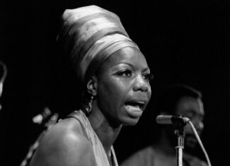 Poslednja ljubav joj je zabranjena, kao dete je osetila udarac rasizma: Borila se sa bipolarnim poremećajem, a njen je glas obeležio 20. vek Poslednja ljubav joj je zabranjena, kao dete je osetila udarac rasizma: Borila se sa bipolarnim poremećajem, a njen je glas obeležio 20. vek