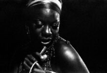 Poslednja ljubav joj je zabranjena, kao dete je osetila udarac rasizma: Borila se sa bipolarnim poremećajem, a njen je glas obeležio 20. vek Poslednja ljubav joj je zabranjena, kao dete je osetila udarac rasizma: Borila se sa bipolarnim poremećajem, a njen je glas obeležio 20. vek