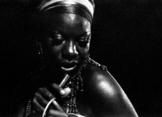 Poslednja ljubav joj je zabranjena, kao dete je osetila udarac rasizma: Borila se sa bipolarnim poremećajem, a njen je glas obeležio 20. vek Poslednja ljubav joj je zabranjena, kao dete je osetila udarac rasizma: Borila se sa bipolarnim poremećajem, a njen je glas obeležio 20. vek