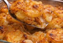 POSNI ZAPEČENI KROMPIR SA LUKOM – jeftino jelo koje osvaja na prvi zalogaj! POSNI ZAPEČENI KROMPIR SA LUKOM – jeftino jelo koje osvaja na prvi zalogaj!