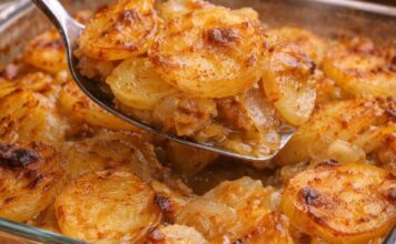 POSNI ZAPEČENI KROMPIR SA LUKOM – jeftino jelo koje osvaja na prvi zalogaj! POSNI ZAPEČENI KROMPIR SA LUKOM – jeftino jelo koje osvaja na prvi zalogaj!