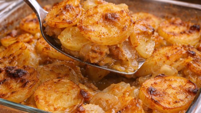 POSNI ZAPEČENI KROMPIR SA LUKOM – jeftino jelo koje osvaja na prvi zalogaj! POSNI ZAPEČENI KROMPIR SA LUKOM – jeftino jelo koje osvaja na prvi zalogaj!