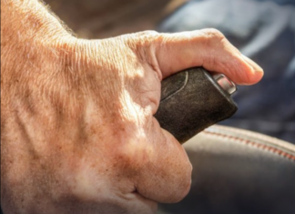 Povlačite li ručnu pri parkiranju? Stručnjaci kažu da mnogi vozači griješe Povlačite li ručnu pri parkiranju? Stručnjaci kažu da mnogi vozači griješe