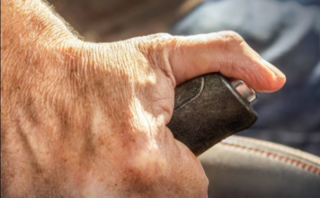 Povlačite li ručnu pri parkiranju? Stručnjaci kažu da mnogi vozači griješe Povlačite li ručnu pri parkiranju? Stručnjaci kažu da mnogi vozači griješe