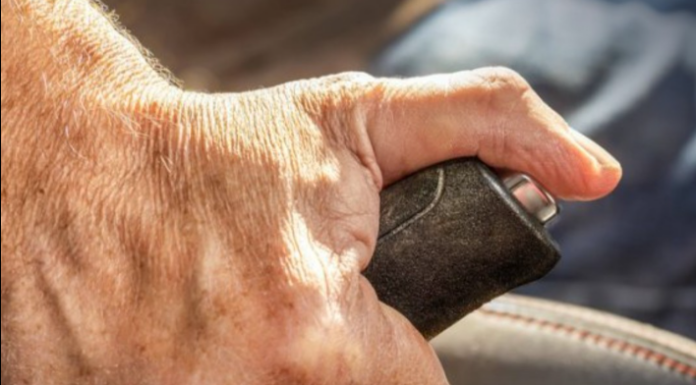 Povlačite li ručnu pri parkiranju? Stručnjaci kažu da mnogi vozači griješe Povlačite li ručnu pri parkiranju? Stručnjaci kažu da mnogi vozači griješe