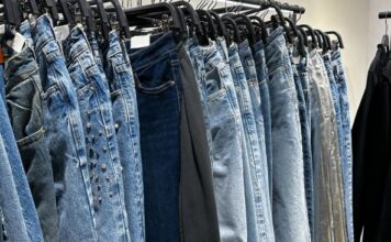 Savet čuvenog “kuma teksasa” za savršen odabir farmerki: Osnivač brendova “Diesel” i “Replay” isticao je da na ovo morate obratiti pažnju pre kupovine Savet čuvenog "kuma teksasa" za savršen odabir farmerki: Osnivač brendova "Diesel" i "Replay" isticao je da na ovo morate obratiti pažnju pre kupovine