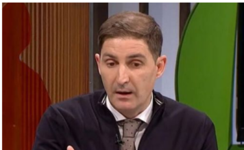 SAVETI DR ČUBRILA ZA BRZO PRAŽNJENJE CREVA: “Pred spavanje pojedite ovu voćku i ona će očistiti creva kao buldožer” SAVETI DR ČUBRILA ZA BRZO PRAŽNJENJE CREVA: “Pred spavanje pojedite ovu voćku i ona će očistiti creva kao buldožer”