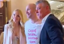 Savo Milošević sa 10 godina mlađom partnerkom na slavlju kod Ace Sofronijevića Savo Milošević sa 10 godina mlađom partnerkom na slavlju kod Ace Sofronijevića