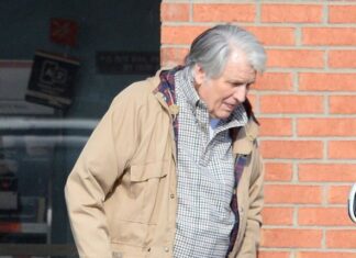 Slavna pevačica živa počela da sprema svoju sahranu, smrt muža je dotukla do nepovratnosti: Svaki dan proživljava pravu agoniju Slavna pevačica živa počela da sprema svoju sahranu, smrt muža je dotukla do nepovratnosti: Svaki dan proživljava pravu agoniju