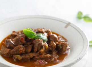 Starinski recept za pravi domaći gulaš: Idealan vikend ručak – Ovako su to radile naše bake, caka je u jednom sastojku Starinski recept za pravi domaći gulaš: Idealan vikend ručak - Ovako su to radile naše bake, caka je u jednom sastojku