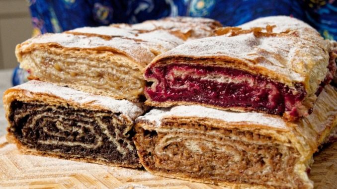 ŠTRUDLA 4/1 SA MAK0M, 0RASIMA, JABUKAMA I VIŠNJAMA – ZA SVAK0GA P0 NEŠT0 ŠTRUDLA 4/1 SA MAK0M, 0RASIMA, JABUKAMA I VIŠNJAMA – ZA SVAK0GA P0 NEŠT0