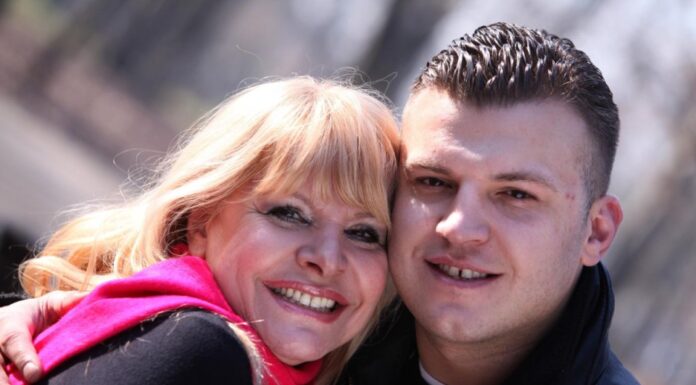 Svi muškarci Hanke Paldum: Dva braka, bolni razvodi i sin za čiji je život godinama strepila Svi muškarci Hanke Paldum: Dva braka, bolni razvodi i sin za čiji je život godinama strepila