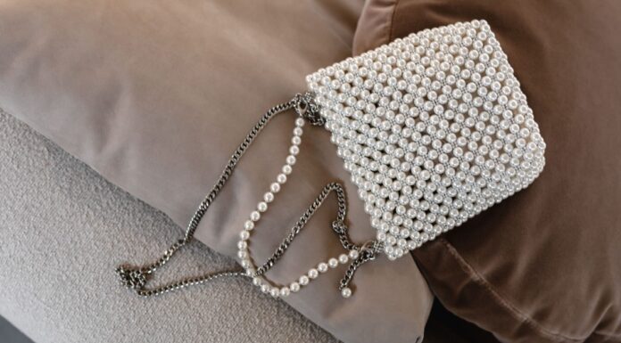 Torbe zbog kojih će svaka večernja kombinacija izgledati skuplje: Ovi modeli su ljubav na prvi pogled Torbe zbog kojih će svaka večernja kombinacija izgledati skuplje: Ovi modeli su ljubav na prvi pogled