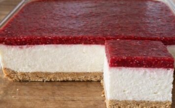 TORTA KOJA NESTAJE ZA MINUT – plazma i maline u savršenom spoju! TORTA KOJA NESTAJE ZA MINUT – plazma i maline u savršenom spoju!