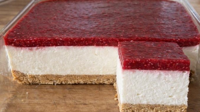 TORTA KOJA NESTAJE ZA MINUT – plazma i maline u savršenom spoju! TORTA KOJA NESTAJE ZA MINUT – plazma i maline u savršenom spoju!