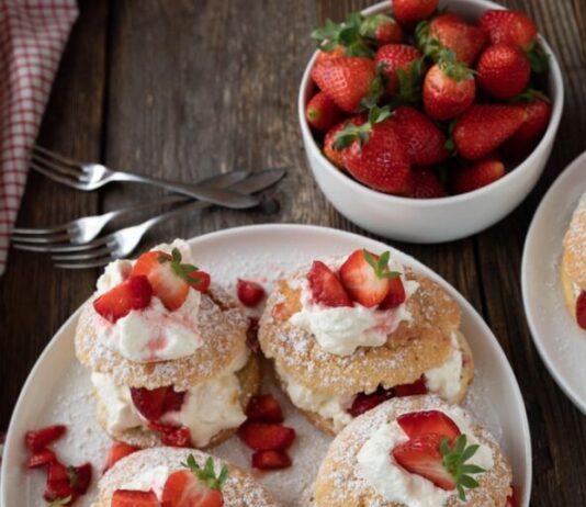 Torta od kuvanih uskršnjih jaja je nešto fantastično: Pravi se lako i brzo Torta od kuvanih uskršnjih jaja je nešto fantastično: Pravi se lako i brzo