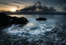 Učiteljica je čamcem uletela u oluju i nestala bez traga: Godinama kasnije pronalaze njen fotoaparat – jedna slika ledi krv u žilama Učiteljica je čamcem uletela u oluju i nestala bez traga: Godinama kasnije pronalaze njen fotoaparat - jedna slika ledi krv u žilama