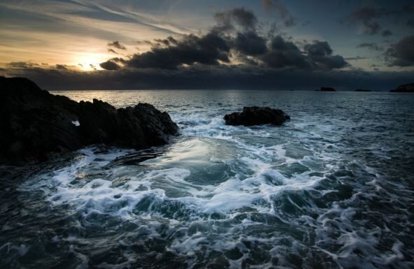 Učiteljica je čamcem uletela u oluju i nestala bez traga: Godinama kasnije pronalaze njen fotoaparat – jedna slika ledi krv u žilama Učiteljica je čamcem uletela u oluju i nestala bez traga: Godinama kasnije pronalaze njen fotoaparat - jedna slika ledi krv u žilama